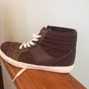 Kenneth Cole Reaction sued shoes